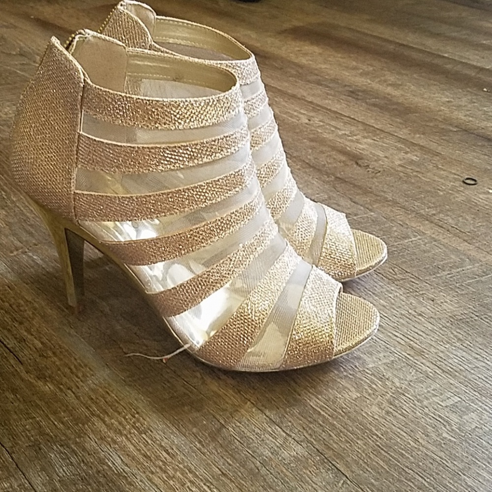 Hot Tomato gold sparkle heels